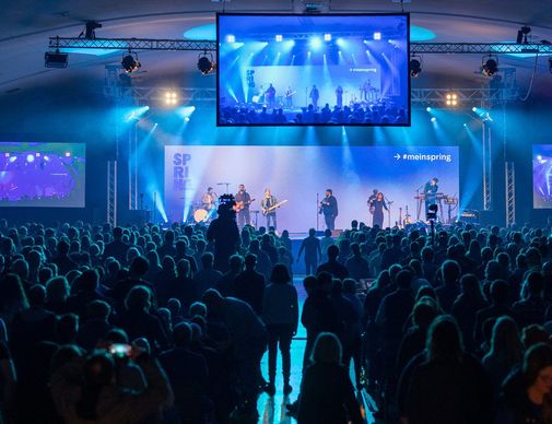 Die Lobpreis-Band Alive Worship sorgte für die musikalische Gestaltung der Eröffnungsveranstaltung.